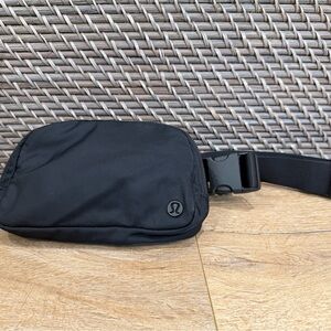 lululemon athletica Everywhere Belt Bag in Black - Good Used Condition